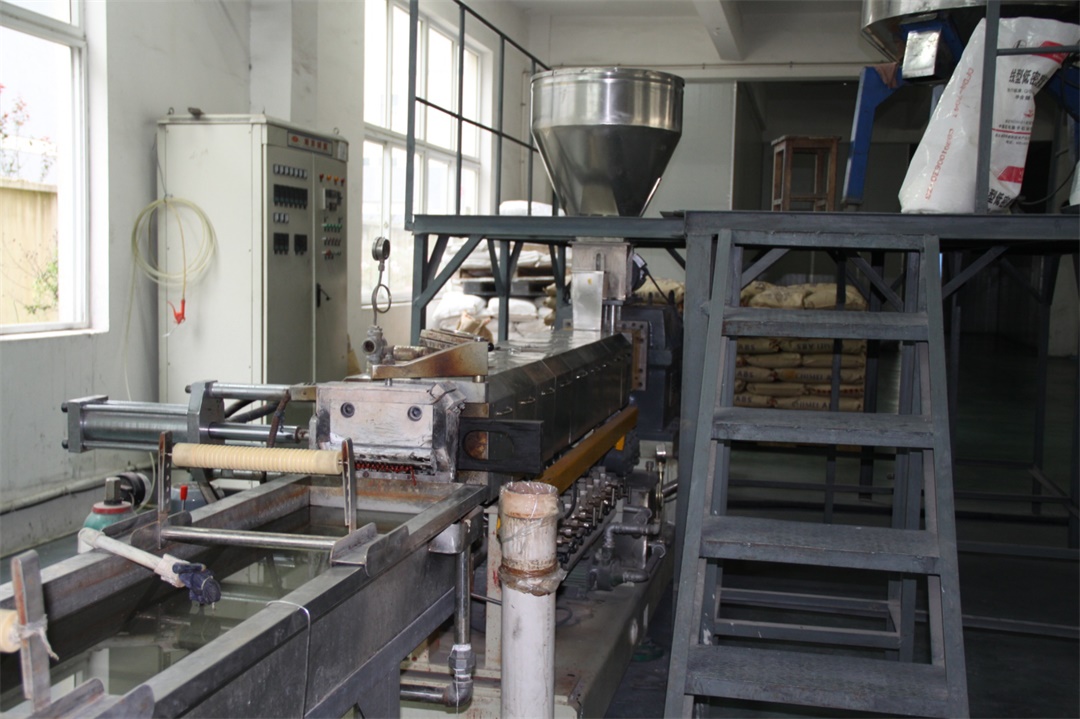 染色造粒 Dyeing granulation